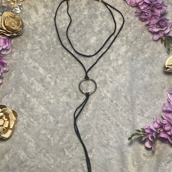 Hot Topic Black and Gold Y-Style Necklace - Picture 3 of 5